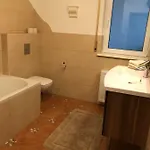 Modernes Und Gemuetliches Mit Terrasse, Stadtnah 아파트 *