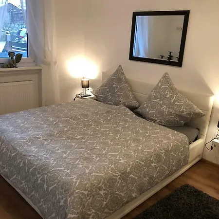 Apartment Modernes Und Gemütliches Mit Terrasse, Stadtnah