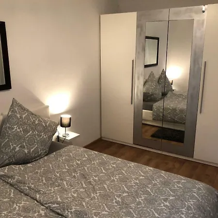 Modernes Und Gemuetliches Mit Terrasse, Stadtnah *