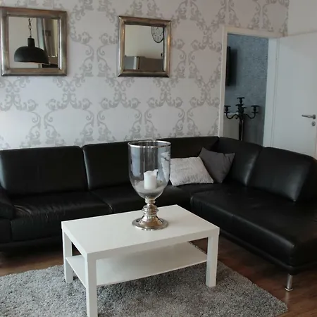 Modernes Und Gemuetliches Mit Terrasse, Stadtnah 아파트