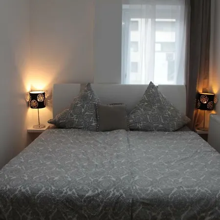 Modernes Und Gemuetliches Mit Terrasse, Stadtnah *