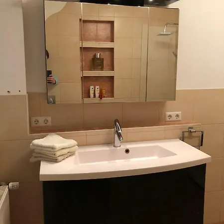 Modernes Und Gemuetliches Mit Terrasse, Stadtnah *