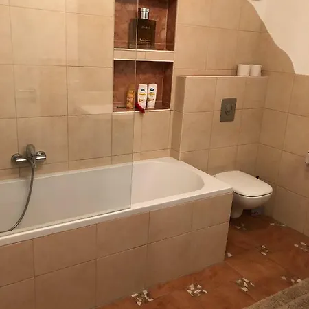 Modernes Und Gemuetliches Mit Terrasse, Stadtnah *